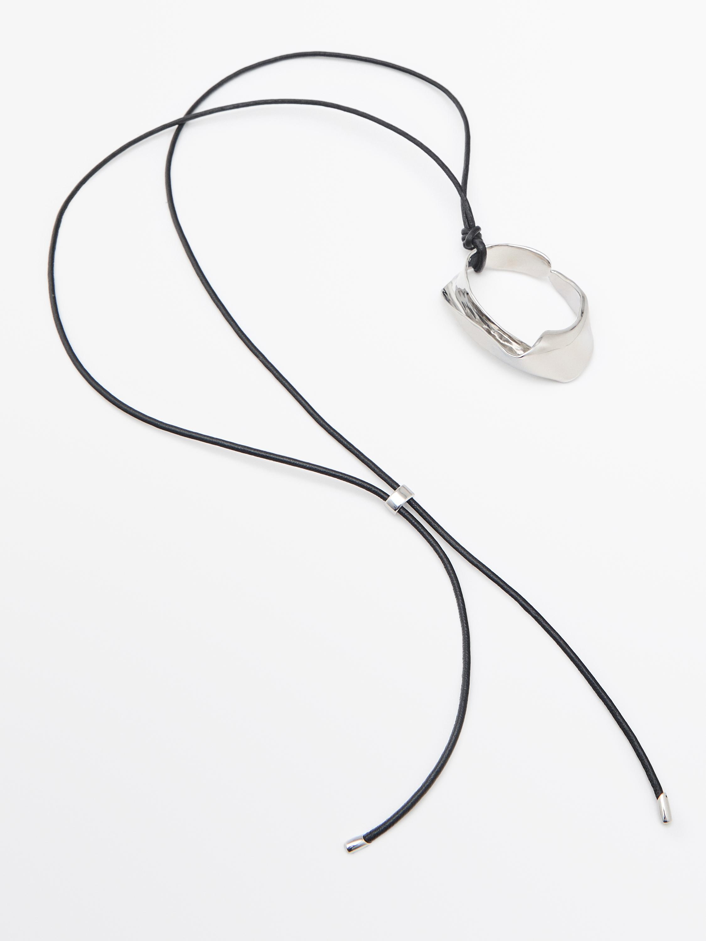 Collier pendentif irrégulier cordon cuir